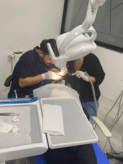 Dt. S. Tunahan Bostan, Diş Hekimi